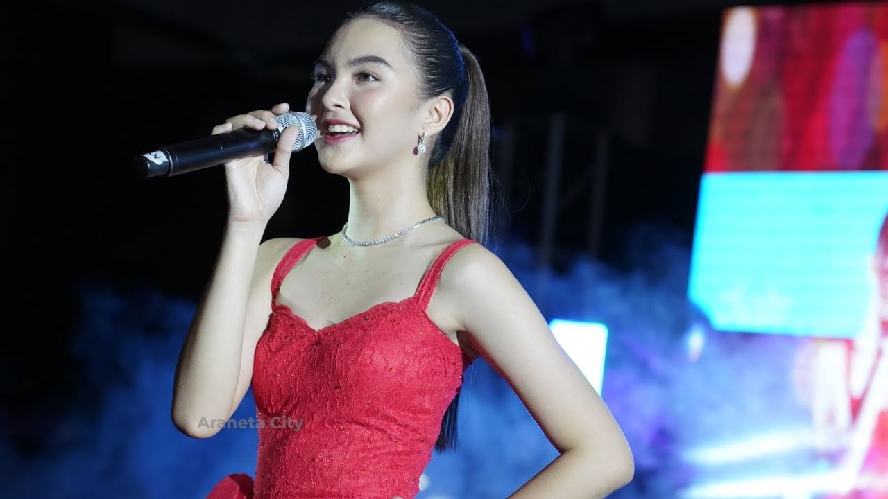 KAI MONTINOLA | Giant Christmas Tree Lighting at Araneta  Coliseum