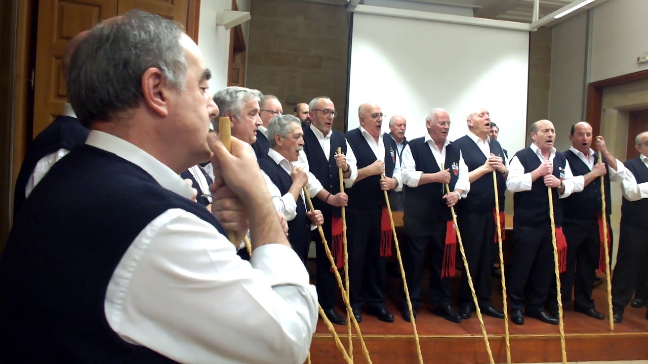 La Ronda las Fuentes interpreta el Himno a Cantabria