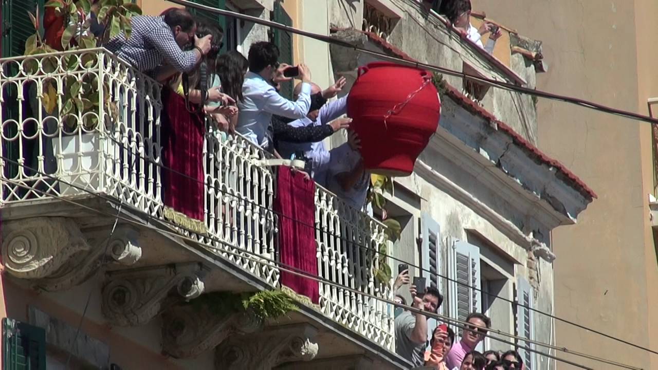 Kέρκυρα Πάσχα   Πρώτη Ανάσταση Μπότηδες EASTER IN CORFU