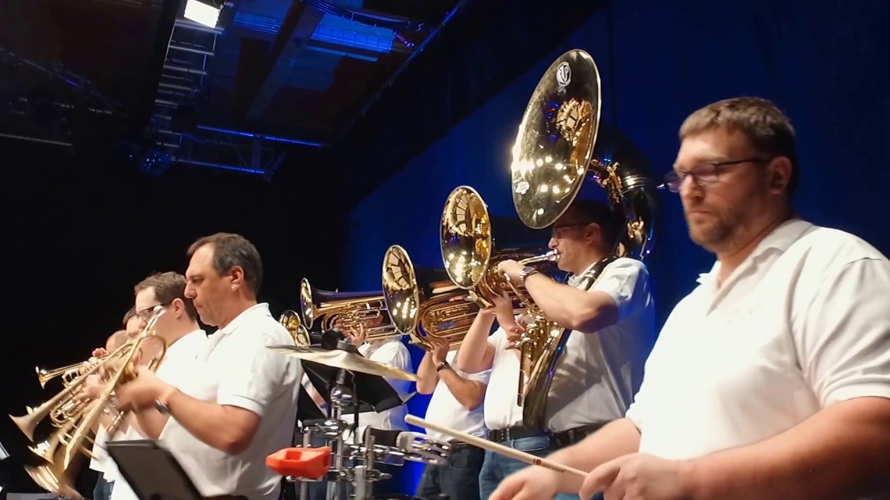 The Woodless BrassBand - Play That Funky Music