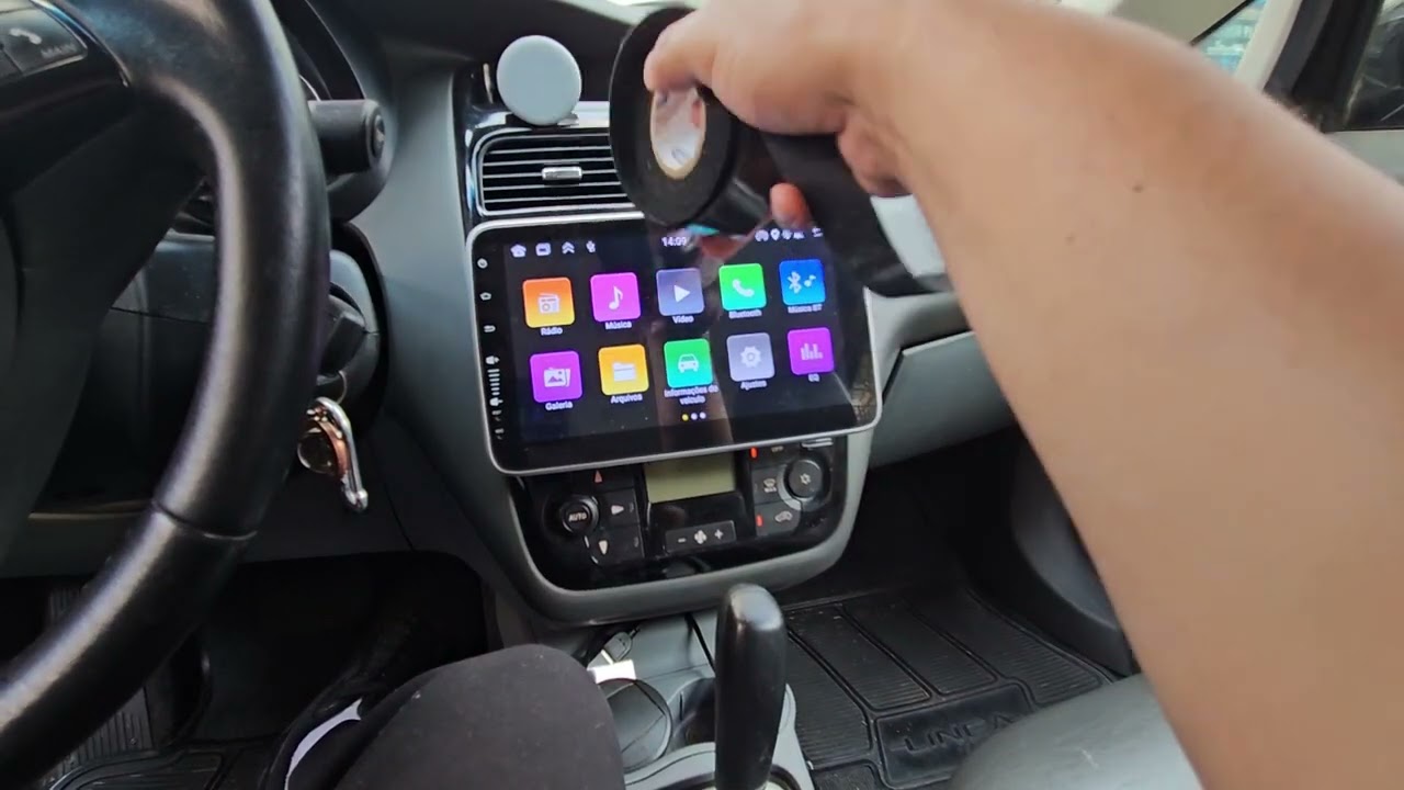 Central multimidia flutuante no Fiat Linea. H-tech 9290, 9 polegadas.