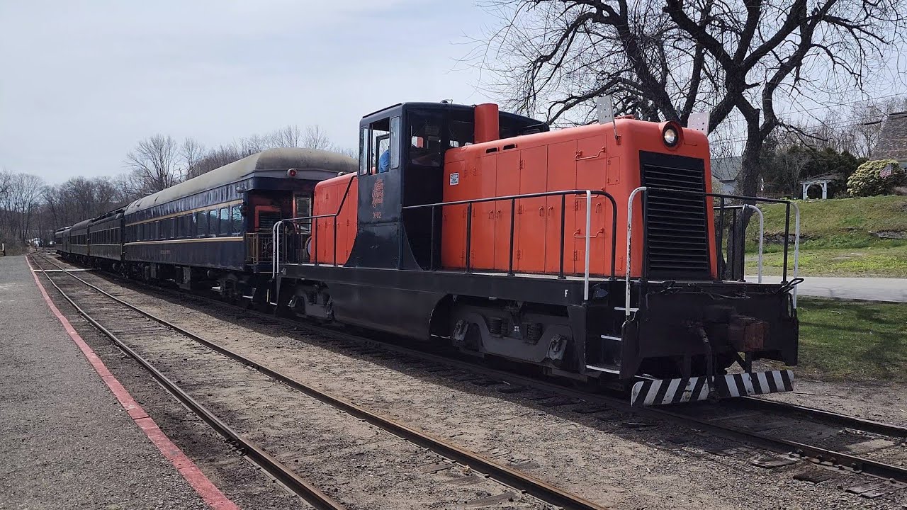 The Valley Railroad Bunny Brunch Train at Essex Station & Deep River with GE 80 Ton Toner #0902