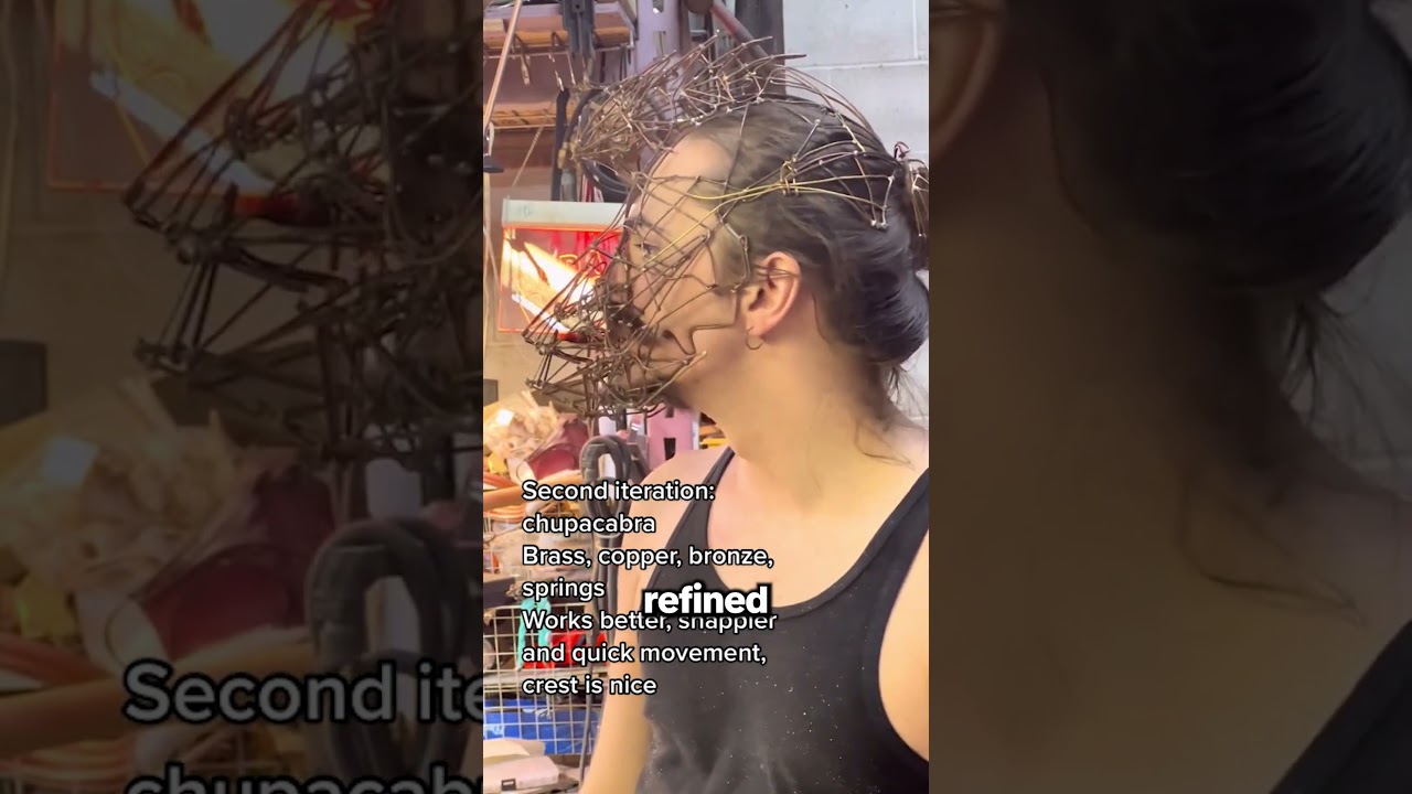 Он делает одни из самых жутких масок для лица, которые вы когда-либо видели 😳