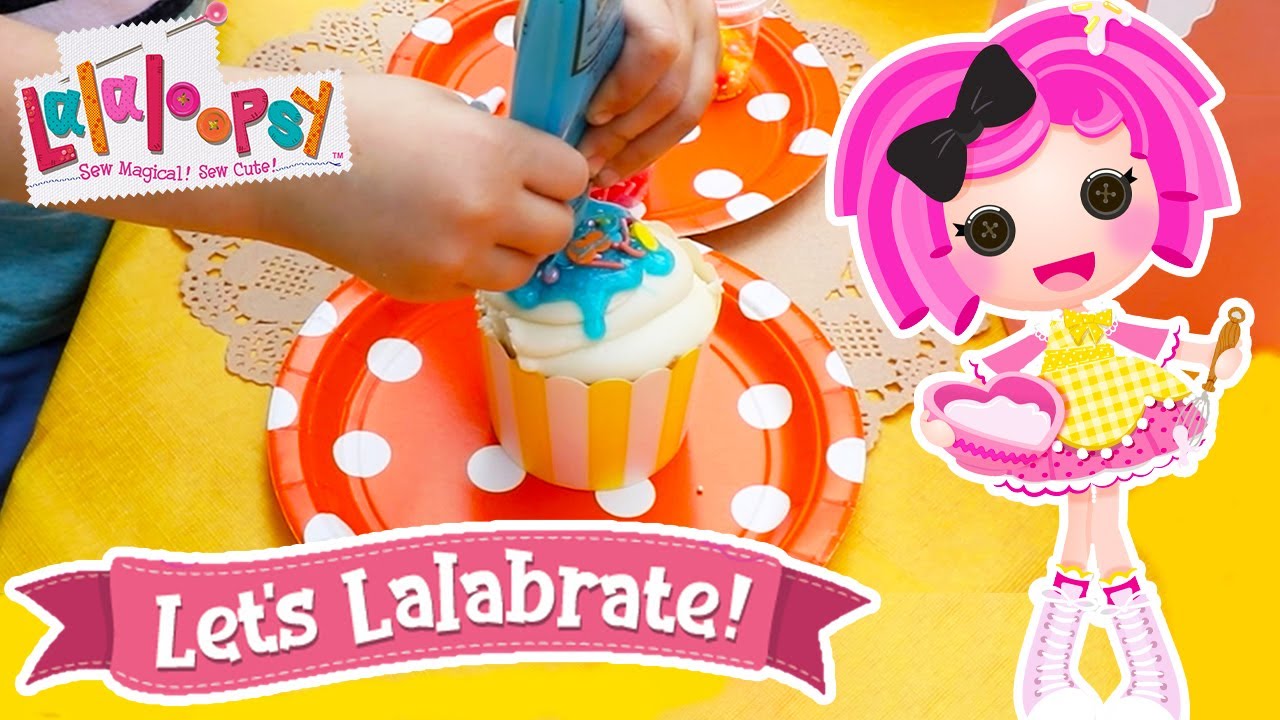 Easy Cupcake Decorating With Crumbs Sugar Cookie! 🧁 | DIY Party | Lalaloopsy