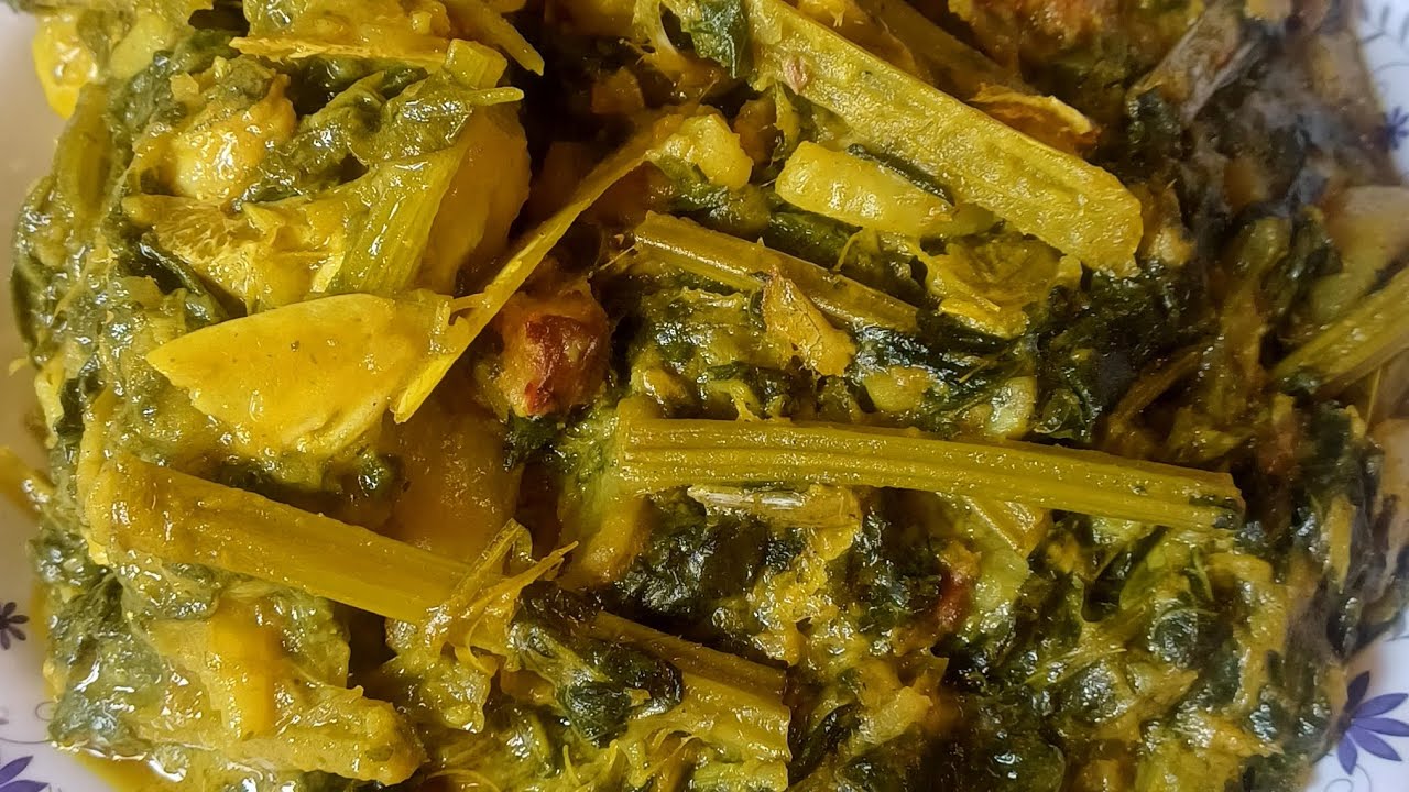 মাছের মাথা দিয়ে লাউ শাক ও পালং শাকের রেসিপি 