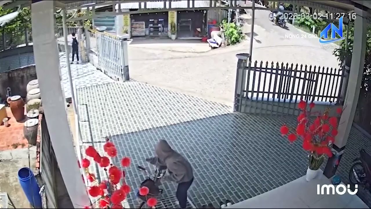 Mở cổng rào 5 năm làm đường tránh nạn dưới dốc cầu | TayNinhTV