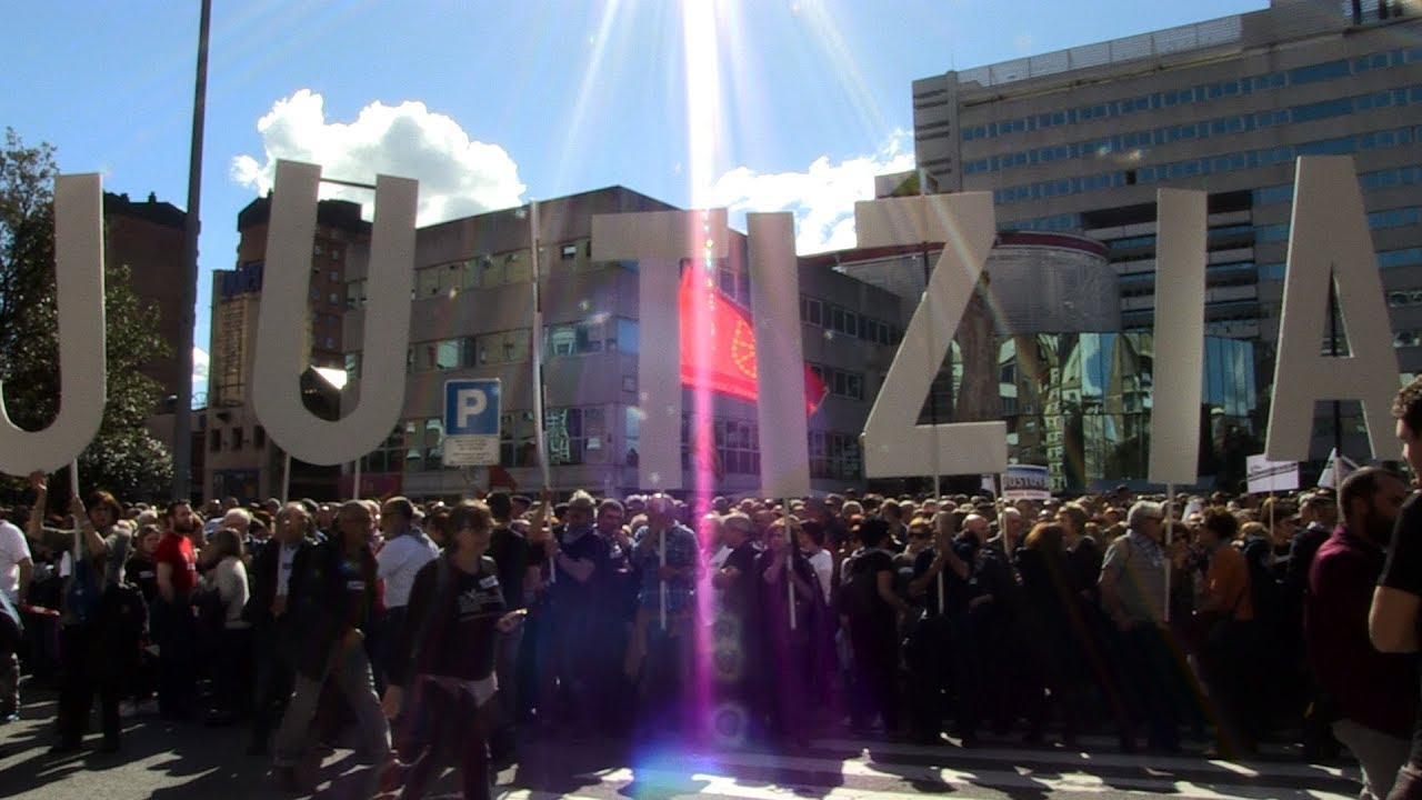 #AltsasukoakAske Iruñea, escenario de una inmensa ola solidaria para exigir justicia