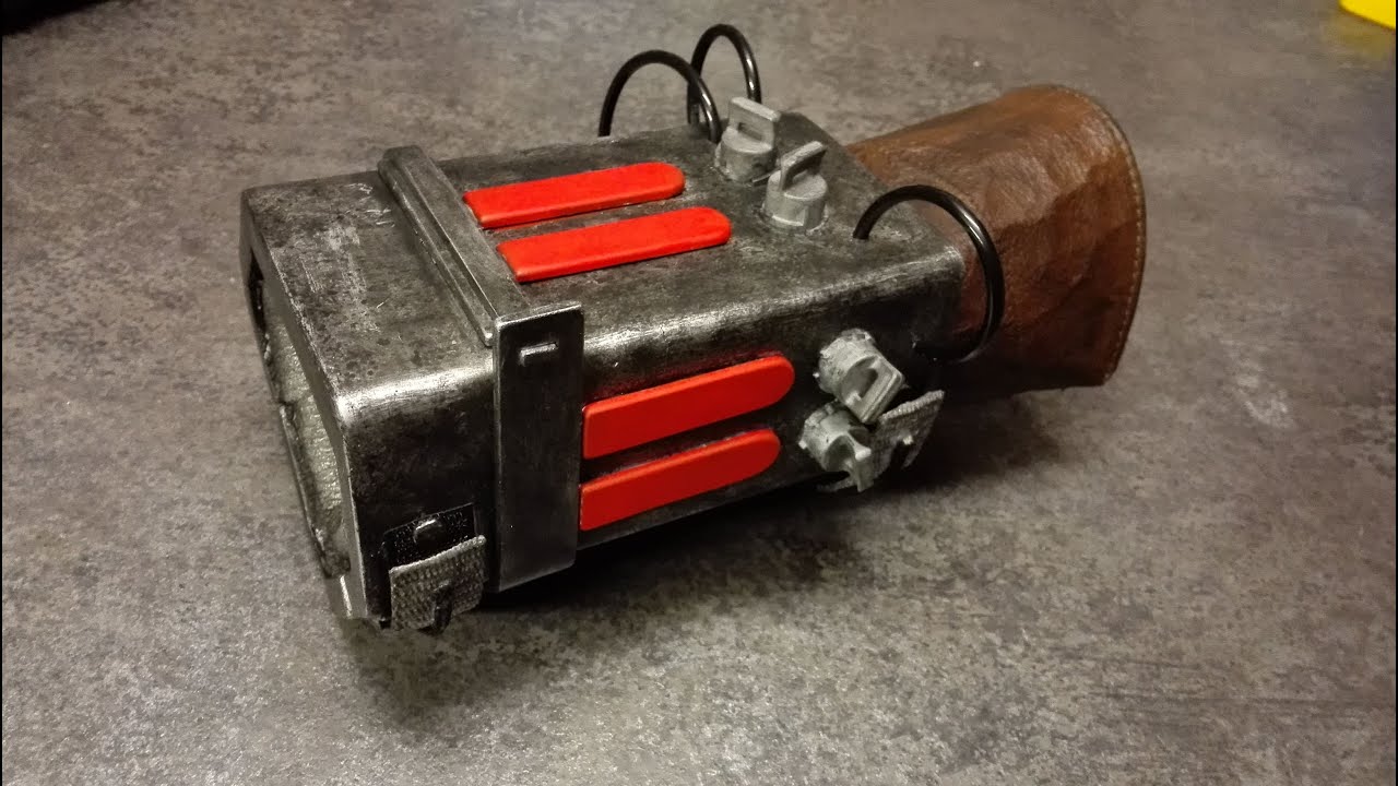 Scarecrow Cosplay Gauntlet Arkham Knight Style , part 2 of the injector unit