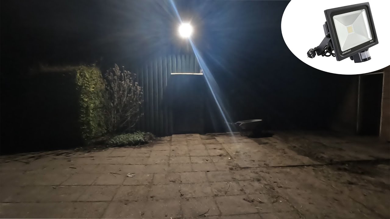 Sterke LED schijnwerper met bewegingssensor ophangen | Adurolight