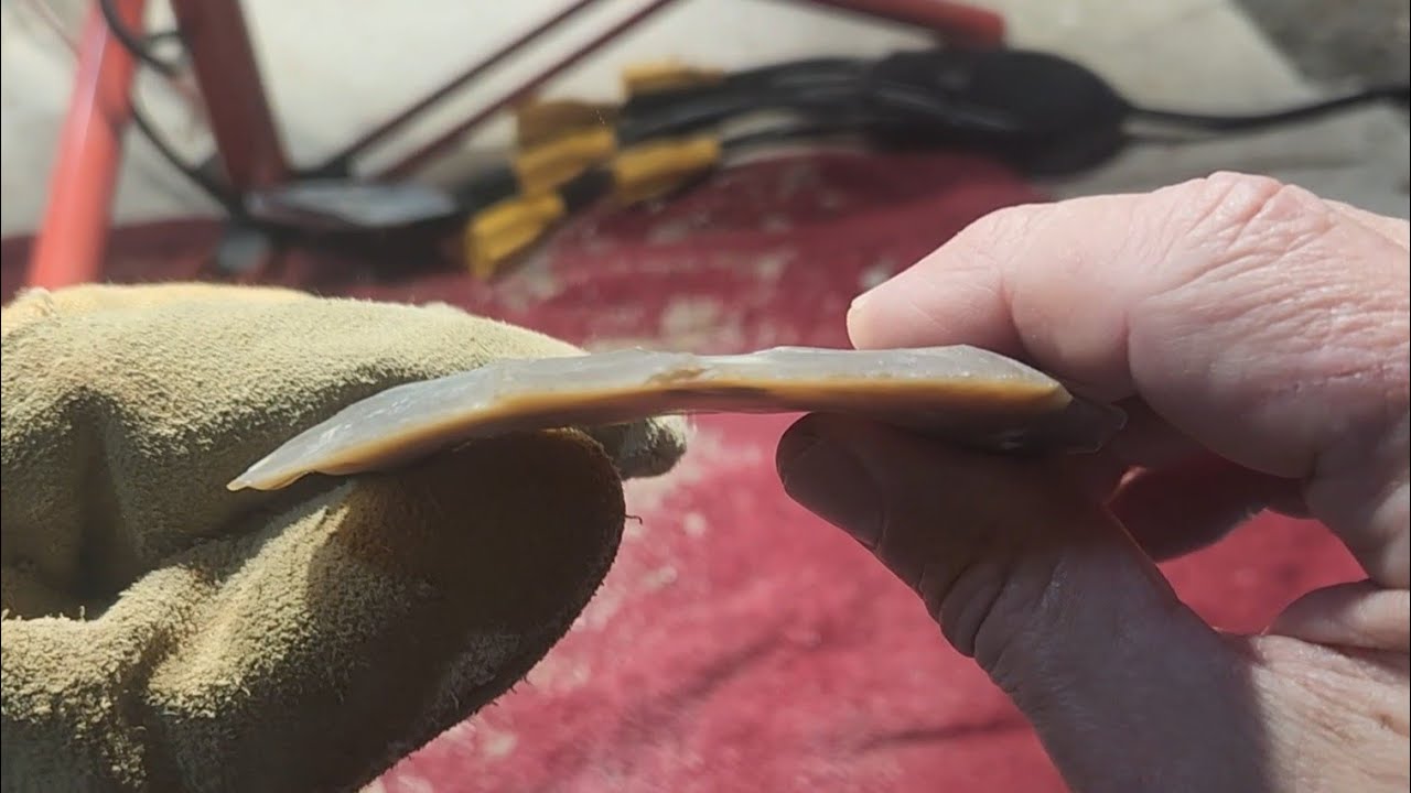 1702 - Part 1/3 - Curved Flake and Using Files and Notch-o-matic Flintknapping