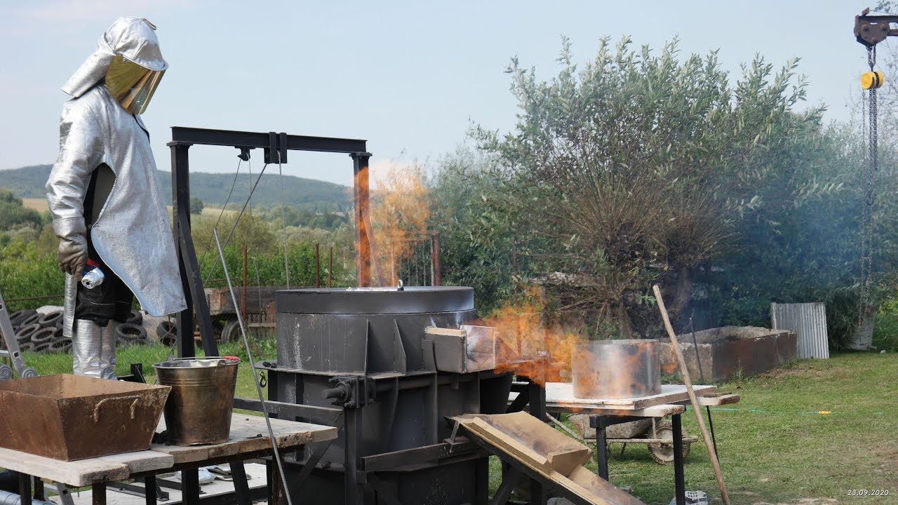 Rusínsky magazín : J. Vorobeľ - zvonolejárska dielňa - odlievanie zvona