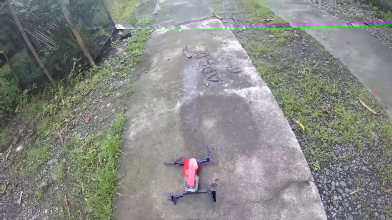Bermain Drone Murah XK Q636-B di Kompleks Rumah