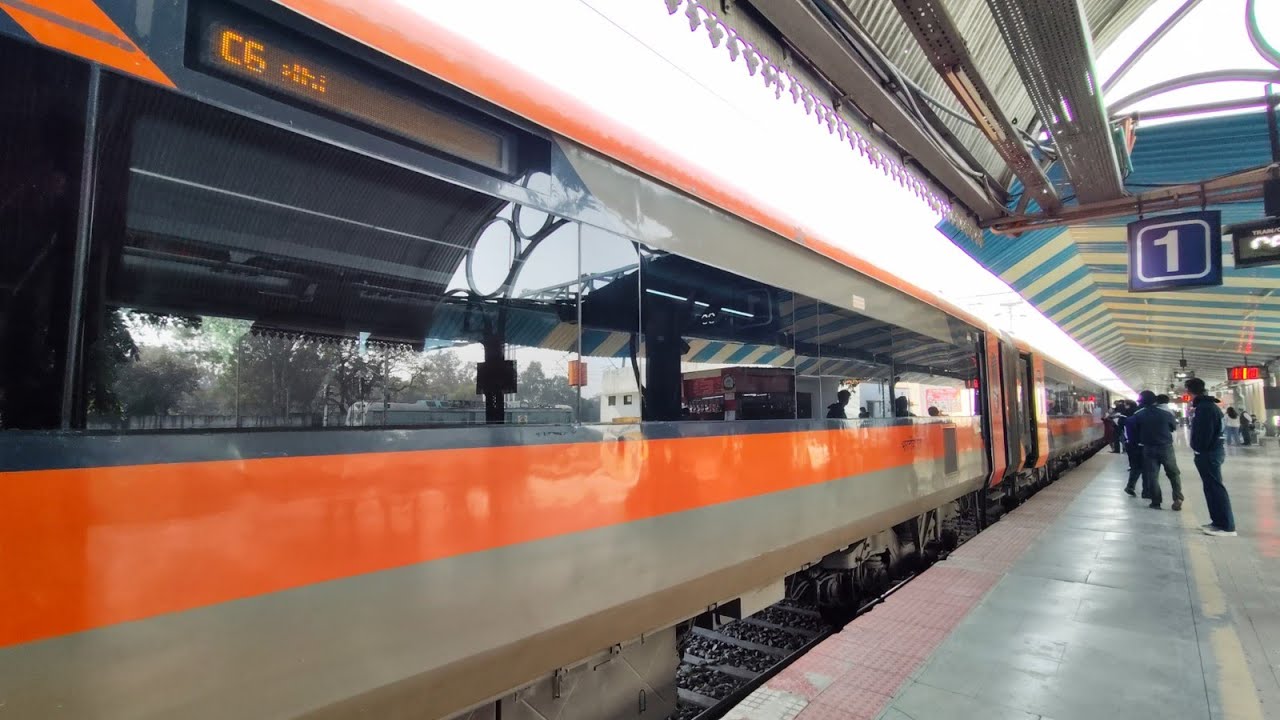 26462 Firozpur Cantt Patiala Delhi Vande Bharat Express At Patiala Railway Station 