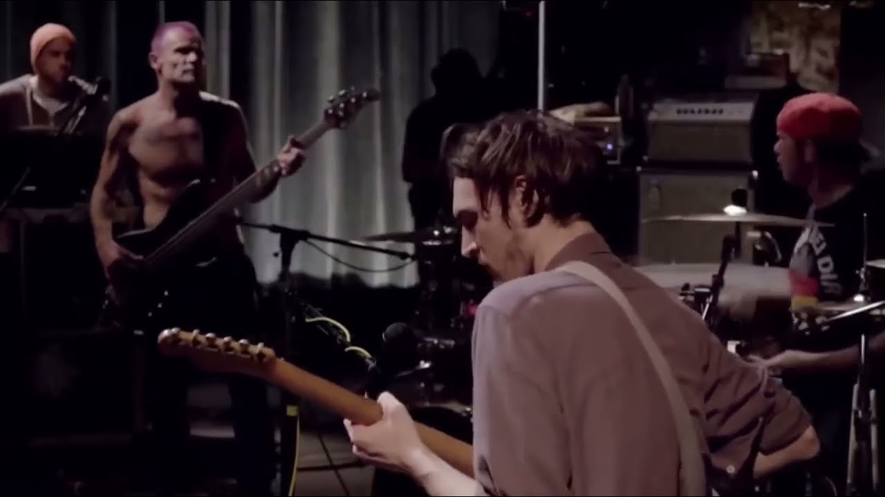 Red Hot Chili Peppers : Meet Me At The Corner - From The Basement 2012