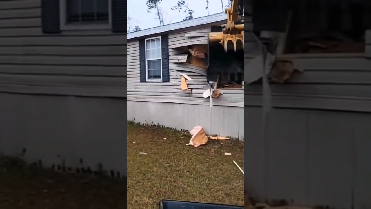 Mobile home demolition #demolition #excavator #tractor #heavyequipment #construction