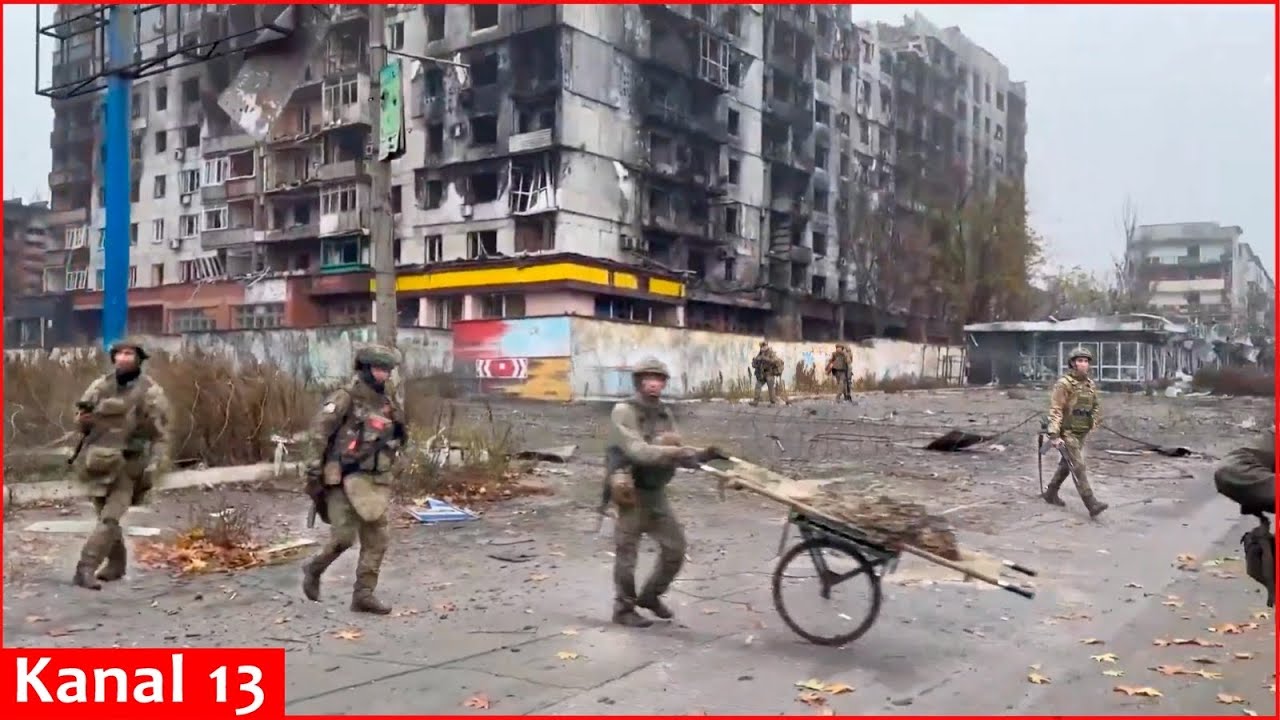 Минобороны России опубликовало видео российских солдат на юге охваченного боем Покровска