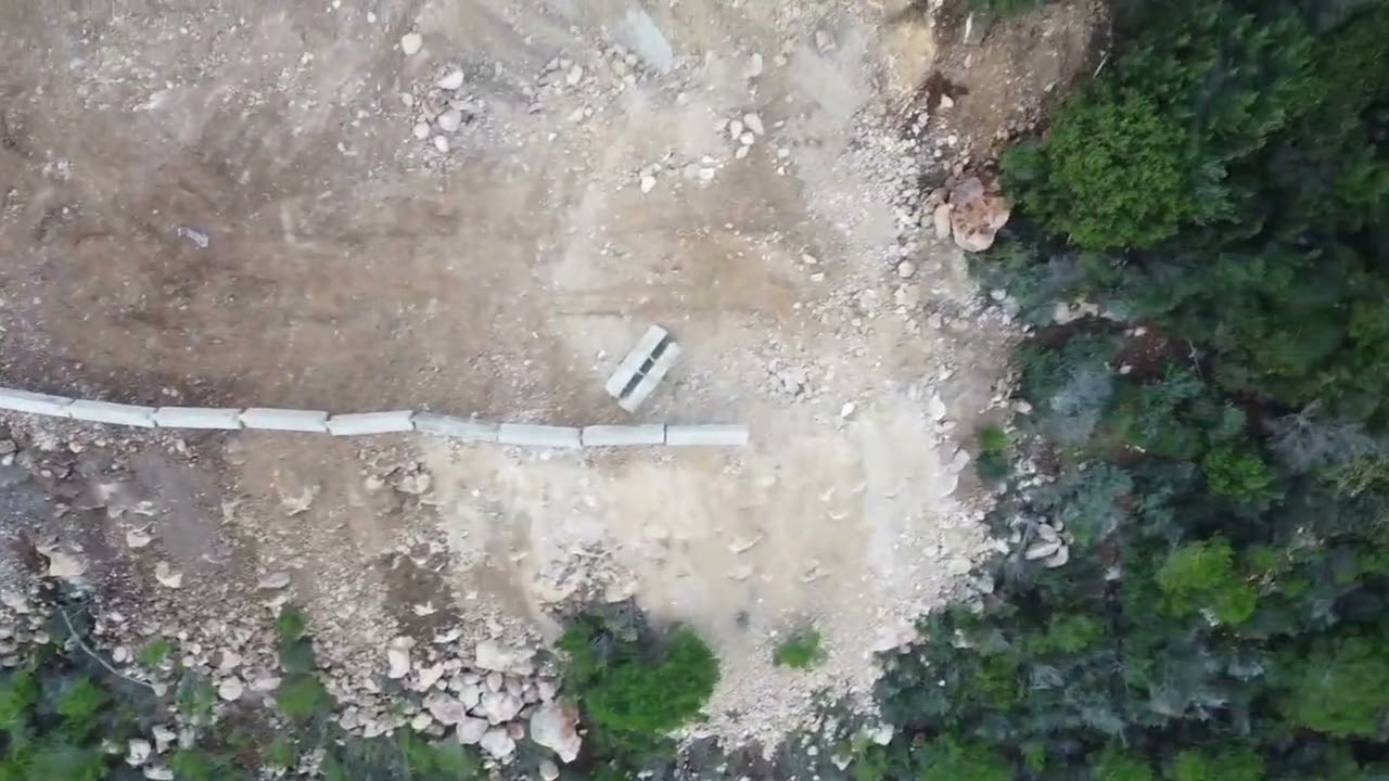 שפכי העפר מרחוב עובדיה 37א׳ על מדרונות ואדי לוטם | צילום: דינה יוגב