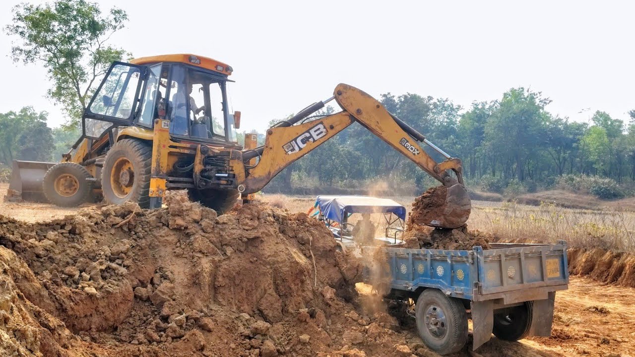 Earthworks: Precision Loading with the JCB 3DX | The Heavy Lifter: Backhoe Loader in Action