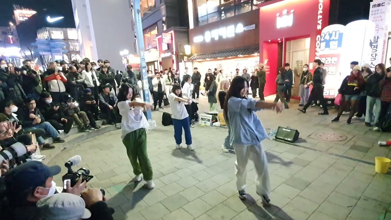 [STREET ARTIST] LADY B. HONGDAE BUSKING. 230329.