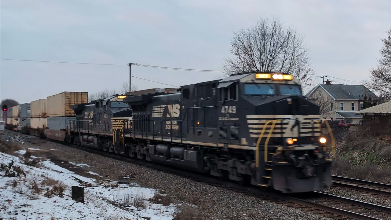 Trains In Emmaus, PA - 12/7/25