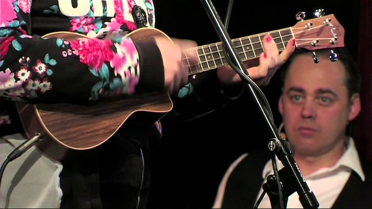 BONUS: Elis Mraz  - Shubidu (3. 2. 2015, Malostransk&aacute; beseda) - 7 p&aacute;dů HD