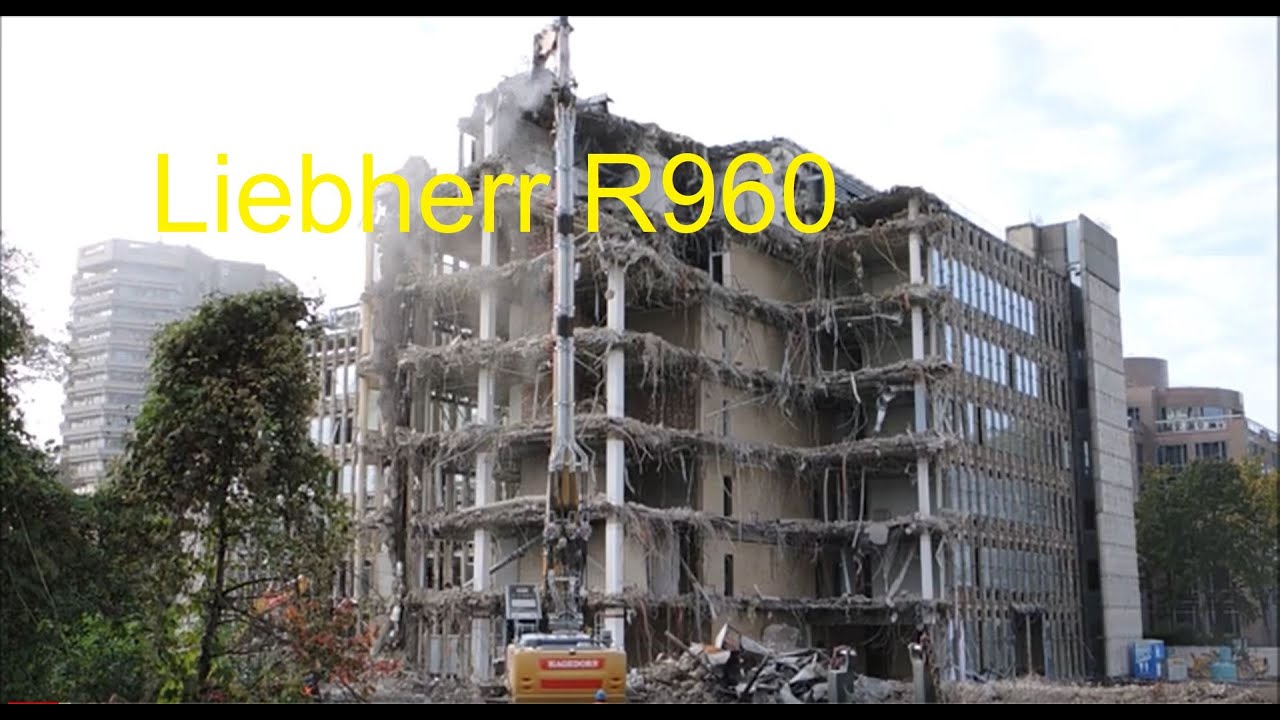 Excavator Liebherr R960 - longfront demolition site