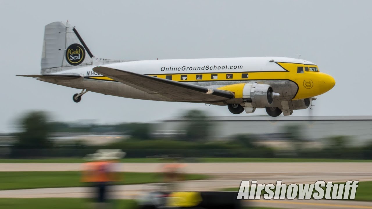 DC-3 LOW Approaches and One-Wheel Landing - EAA AirVenture Oshkosh 2017