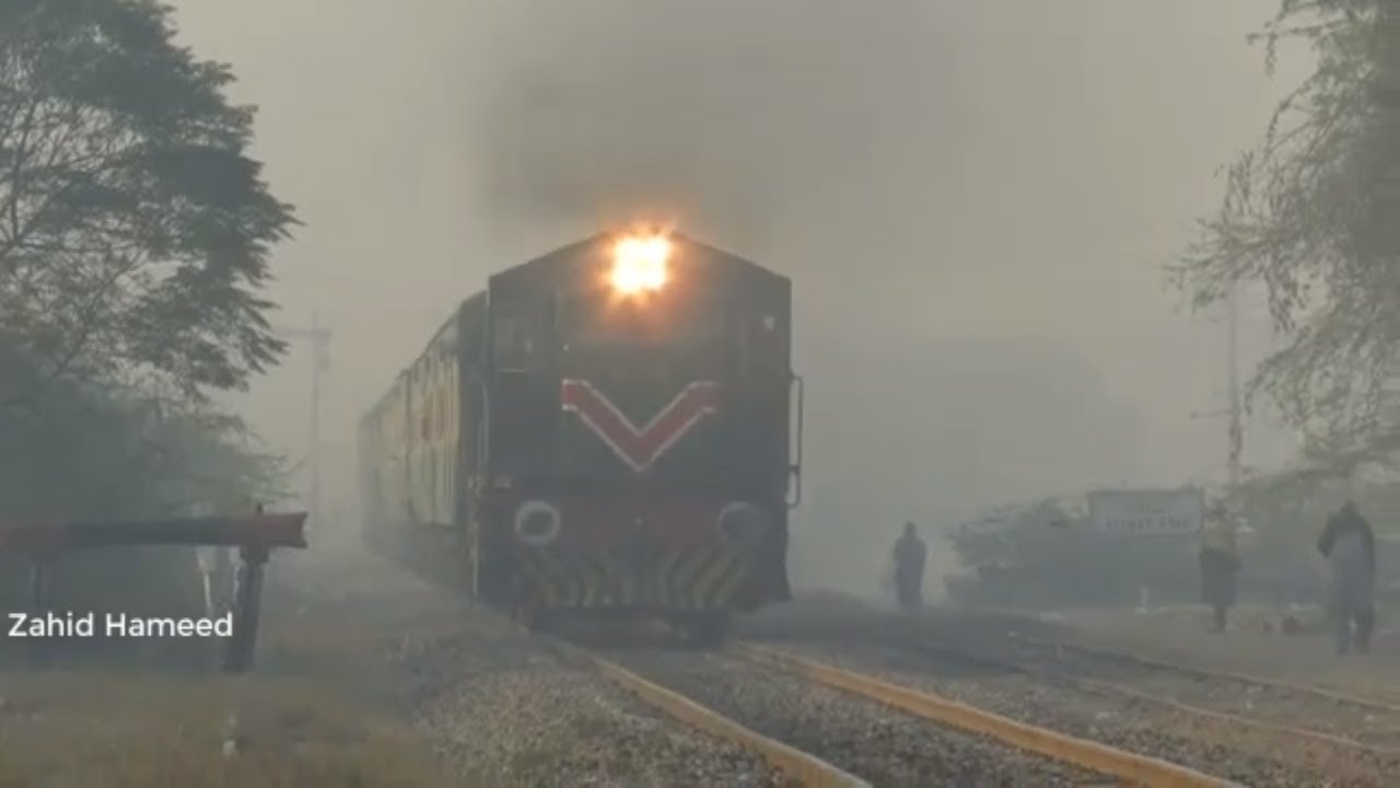 Pakistan Railways / Fastest 45up Pakistan Express Pass Nishatabad Railway Station // Zahid Hameed //