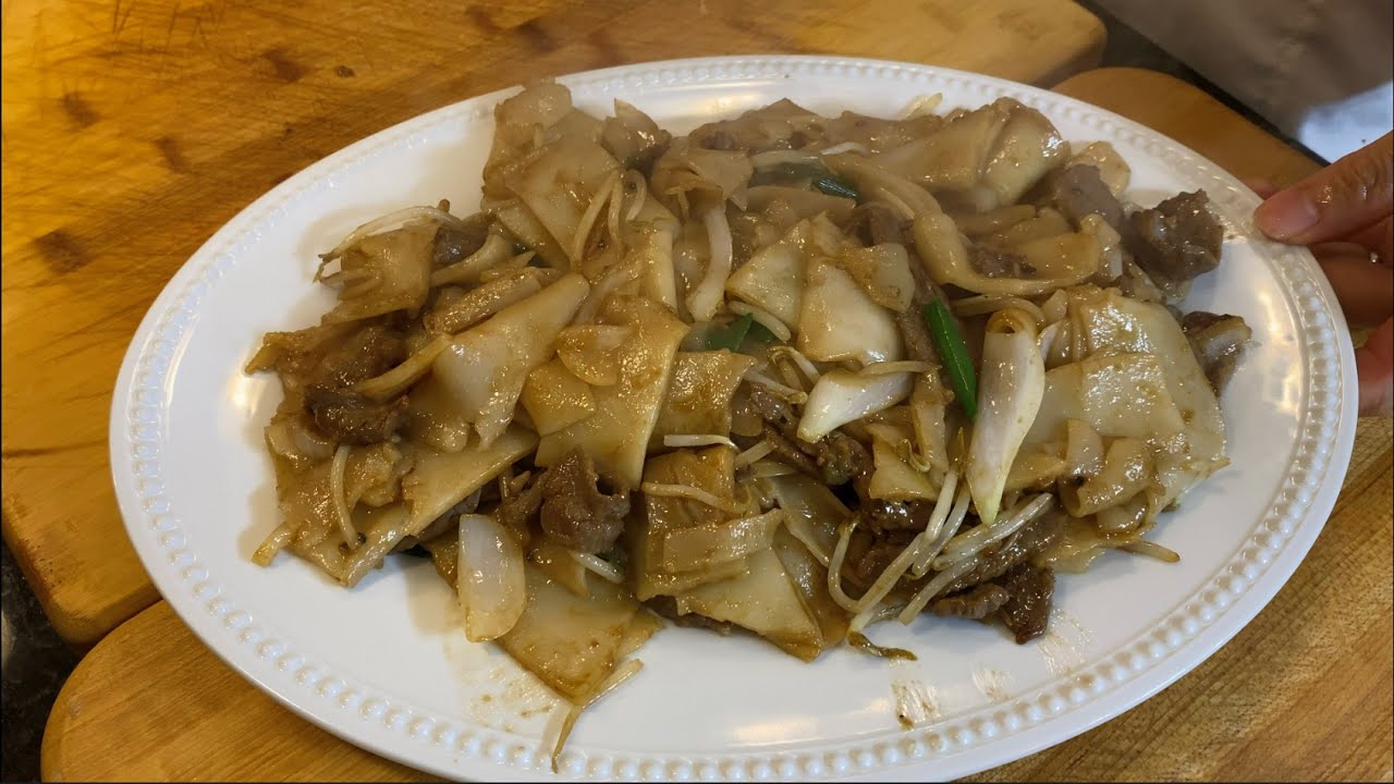 Phở tươi xào thịt bò - Beef Chow fun