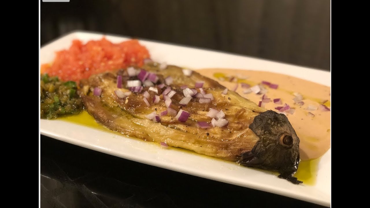 חציל קלוי עם טחינה פלפלים חריפים ועגבניות.מנה חגיגית ביותר! Recipe in English- link in description