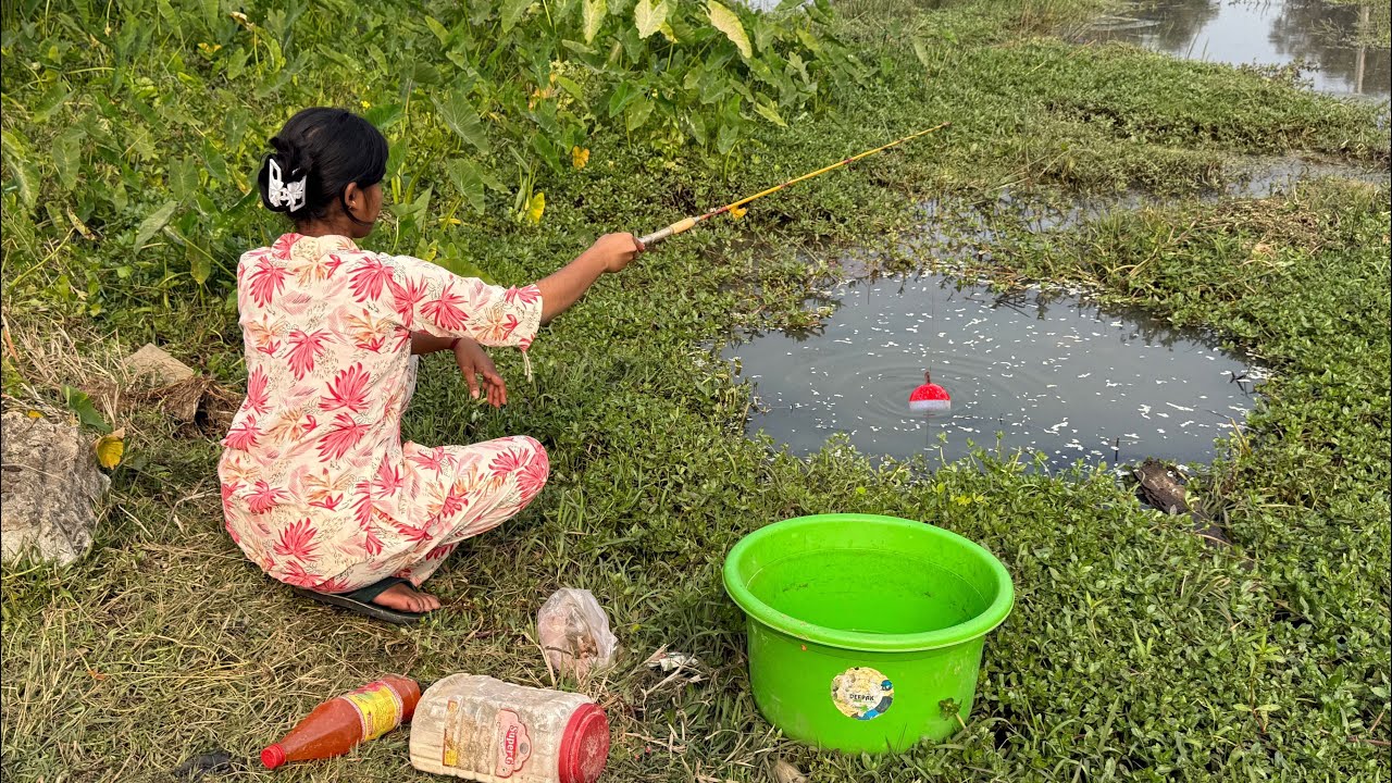 Fishing Video || The Skilled Village Girl Collects Money by Fishing Constantly || Hook Fishing
