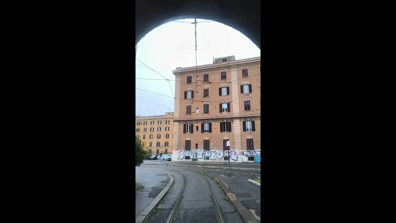 Tram a Roma (prospettiva diversa)
