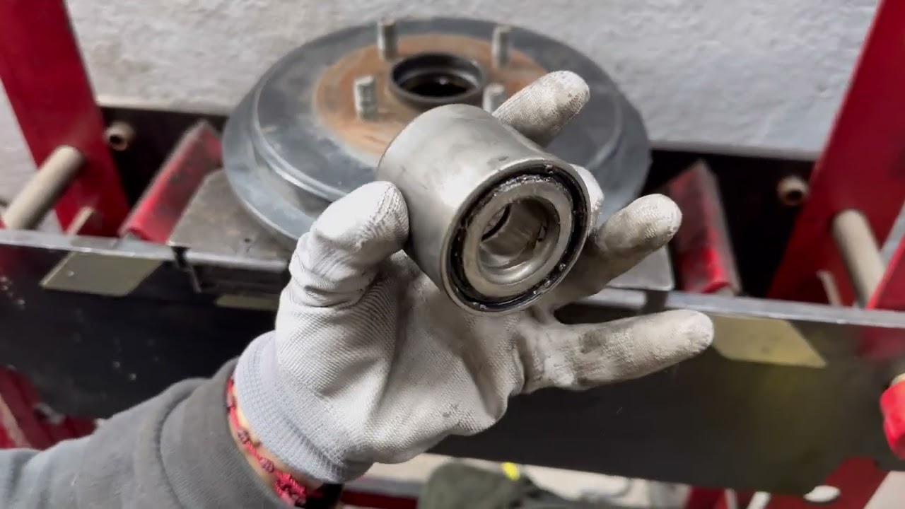 Diagnóstico y reemplazo, rodamiento maza trasero.  Nissan March