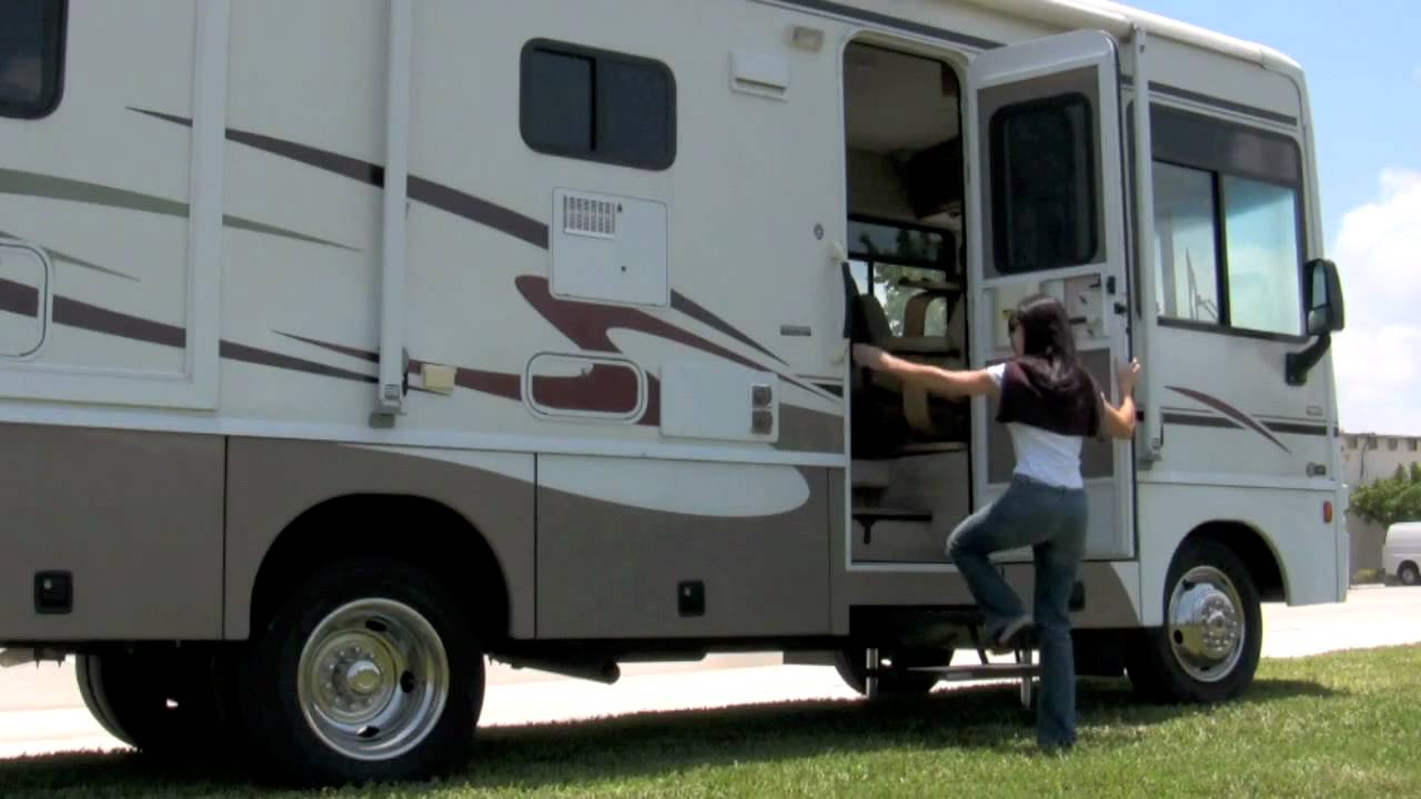 2006 Winnebago Sightseer RV Coach