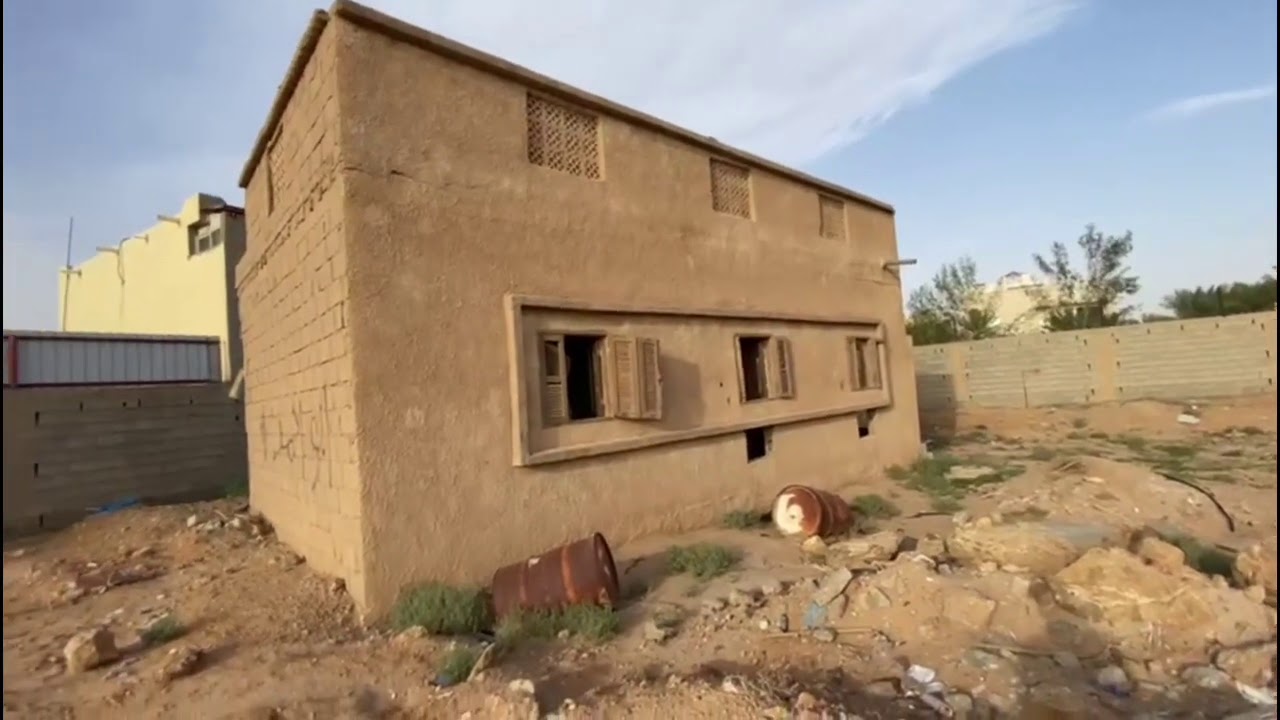 بيوت ما بعد الطين من عام 1975 .