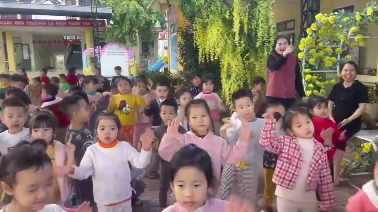 Tập thể dục buổi sáng của trường em 