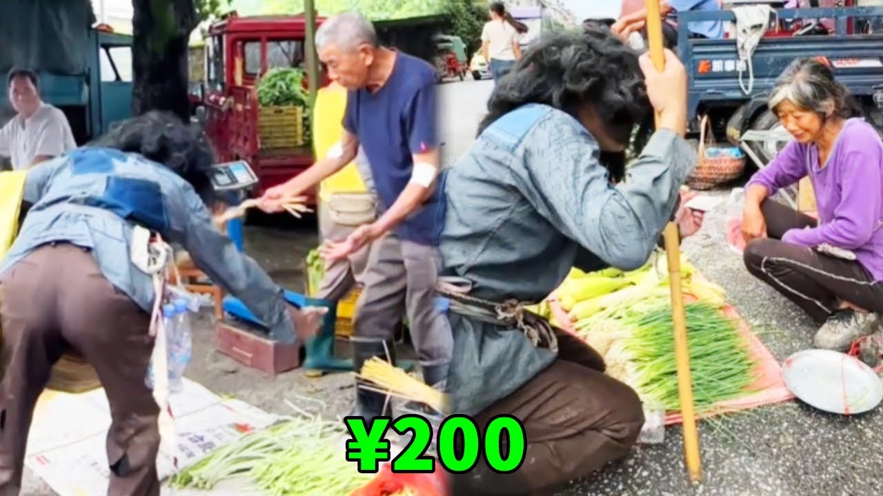阿義假扮乞丐上街乞討，被大叔拿著蔥抽手，摔倒路邊無人問津！ 【阿義走鄉村】#Farm #tour #drama #正能量