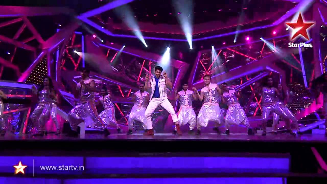 Nach Baliye 6 - Gurmeet performs a romantic act for Debina.
