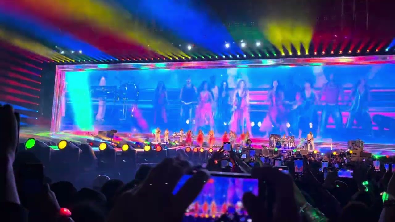 Waka Waka (esto es África) @Shakira #LMYNLWORLDTOUR #Bogotá Febrero 27 2025