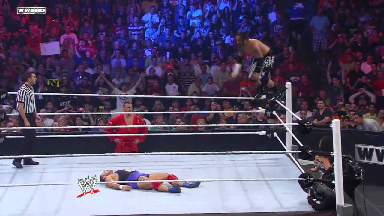 WWE Superstars: Santino Marella vs. Jimmy Uso