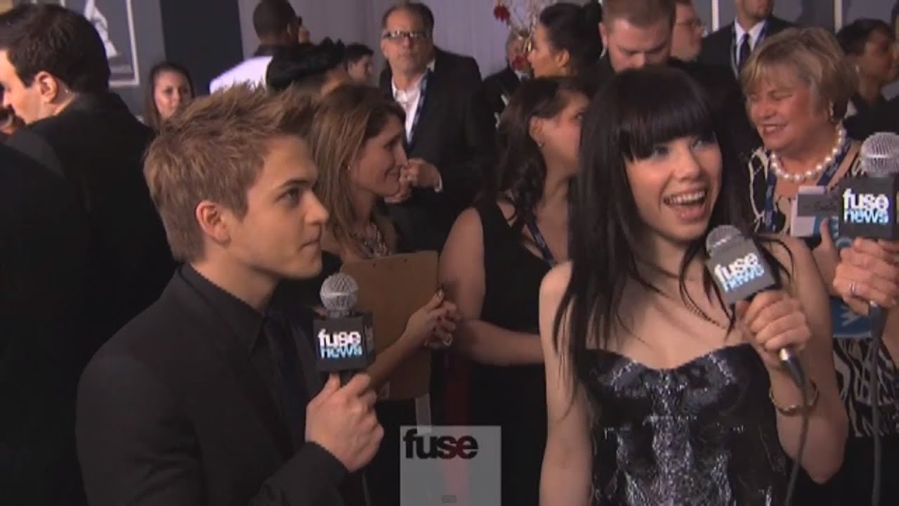 Hunter Hayes Meets Carly Rae Jepsen on Grammy Red Carpet - Grammy Awards 2013