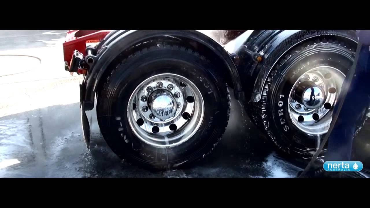 Nerta  - Truck washing - 200 ml soap, one man, less than 15 minutes.