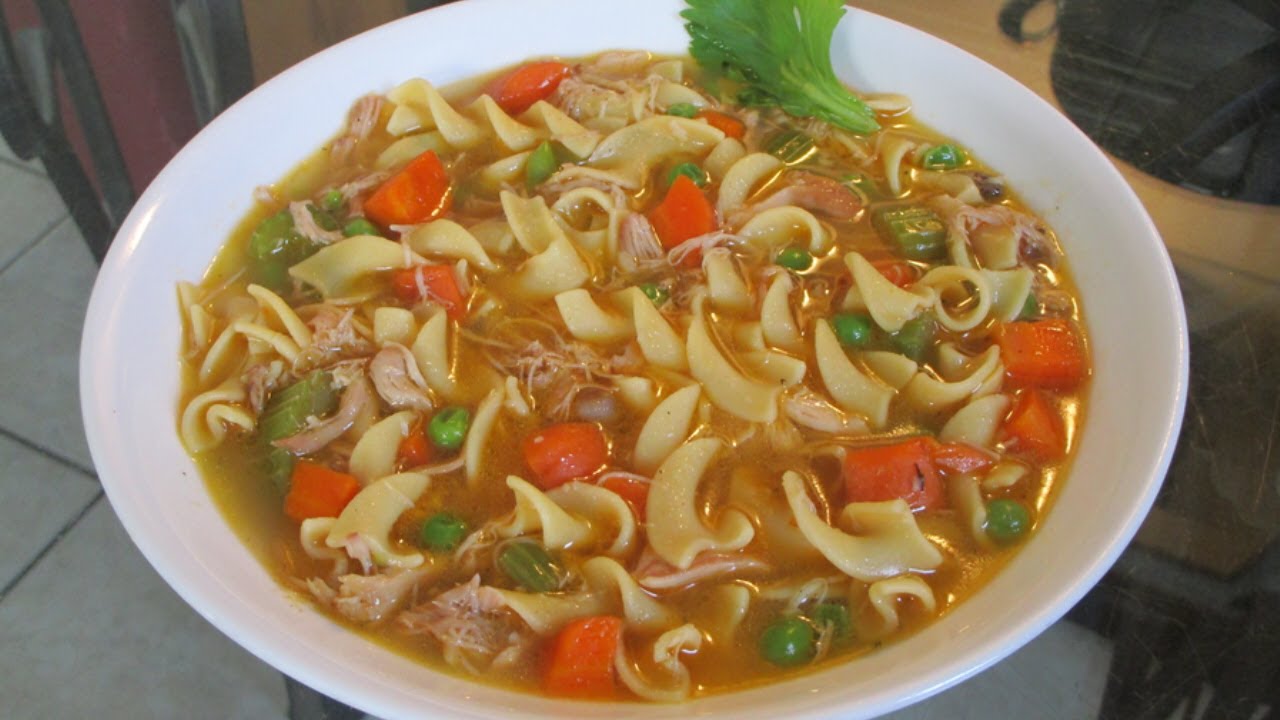 Как приготовить домашний куриный суп с лапшой