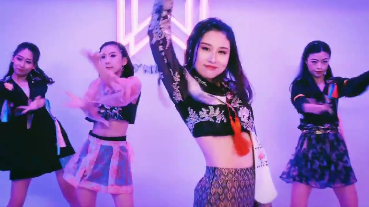 这是什么民族服饰吗？你觉得怎么样 How You Like That【beautiful dancer】