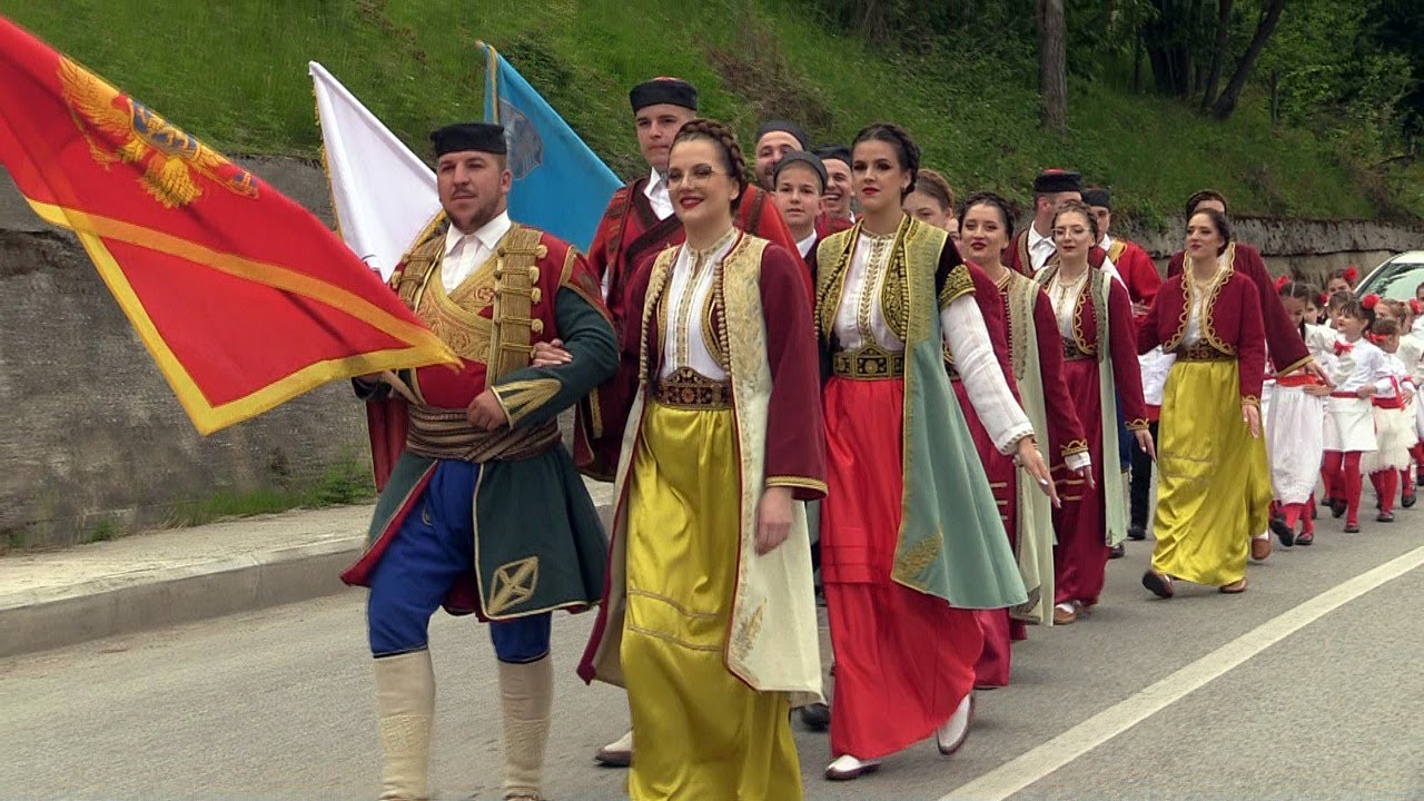 KUD KOMOVI /// Gdje igra spaja duše /// Defile učesnika