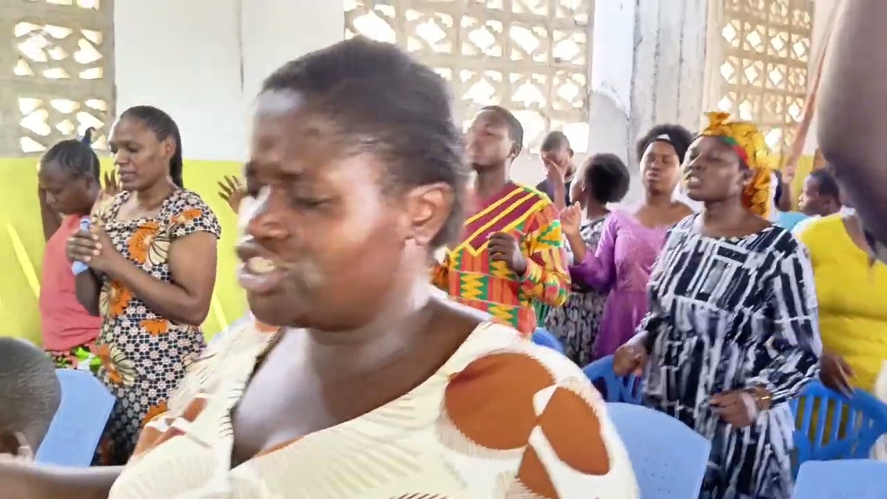 Apostle Samson Kisvan mollel afanya maombi maalum ili kuepuka nchi kuingia kwenye machafuko sikiliza