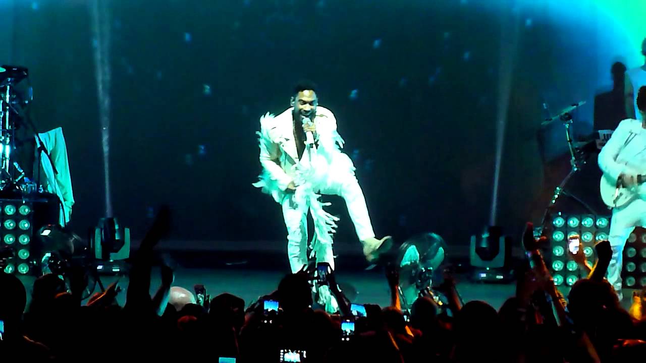 Miguel performing 