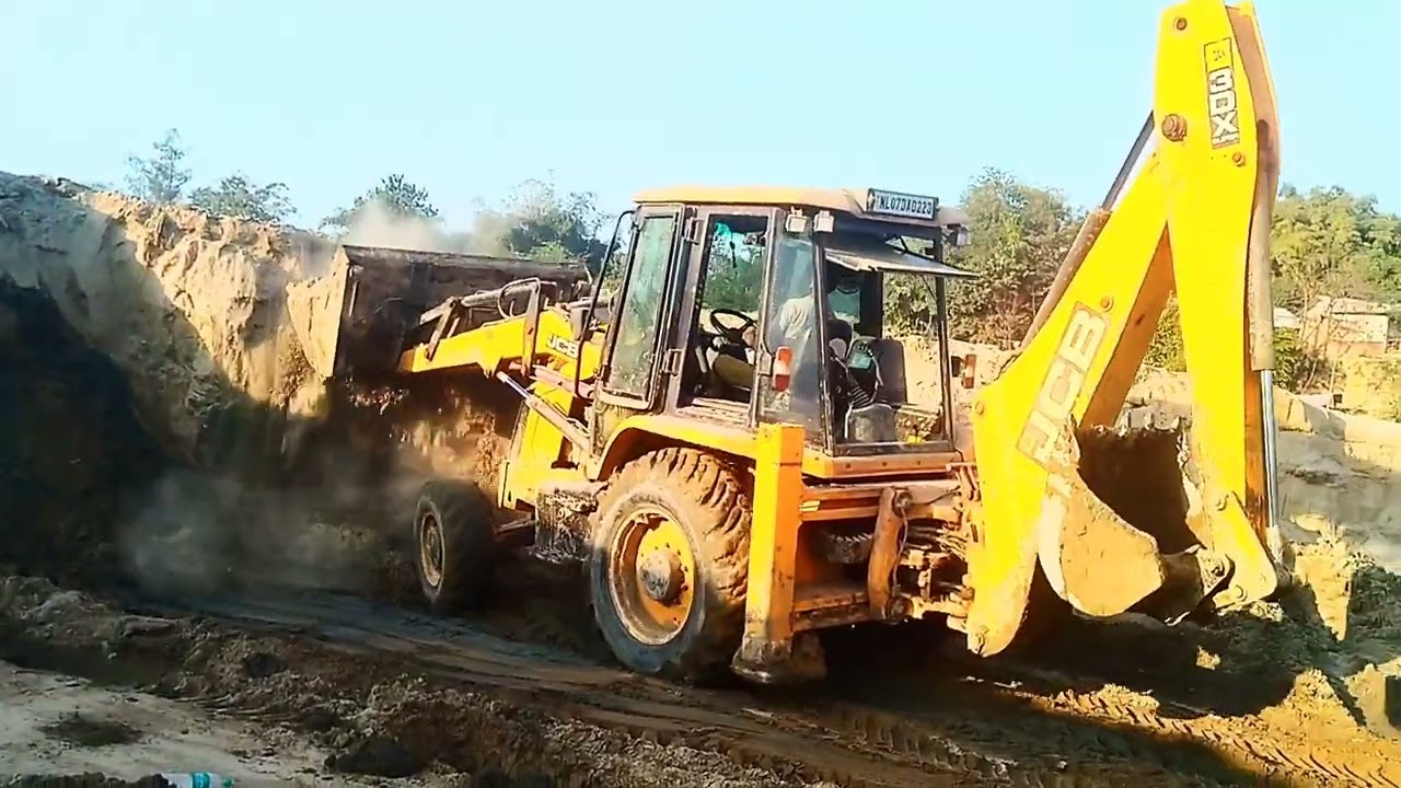 Jcb 3dx ne faasa huwa dumper ko kasha nikala dekho