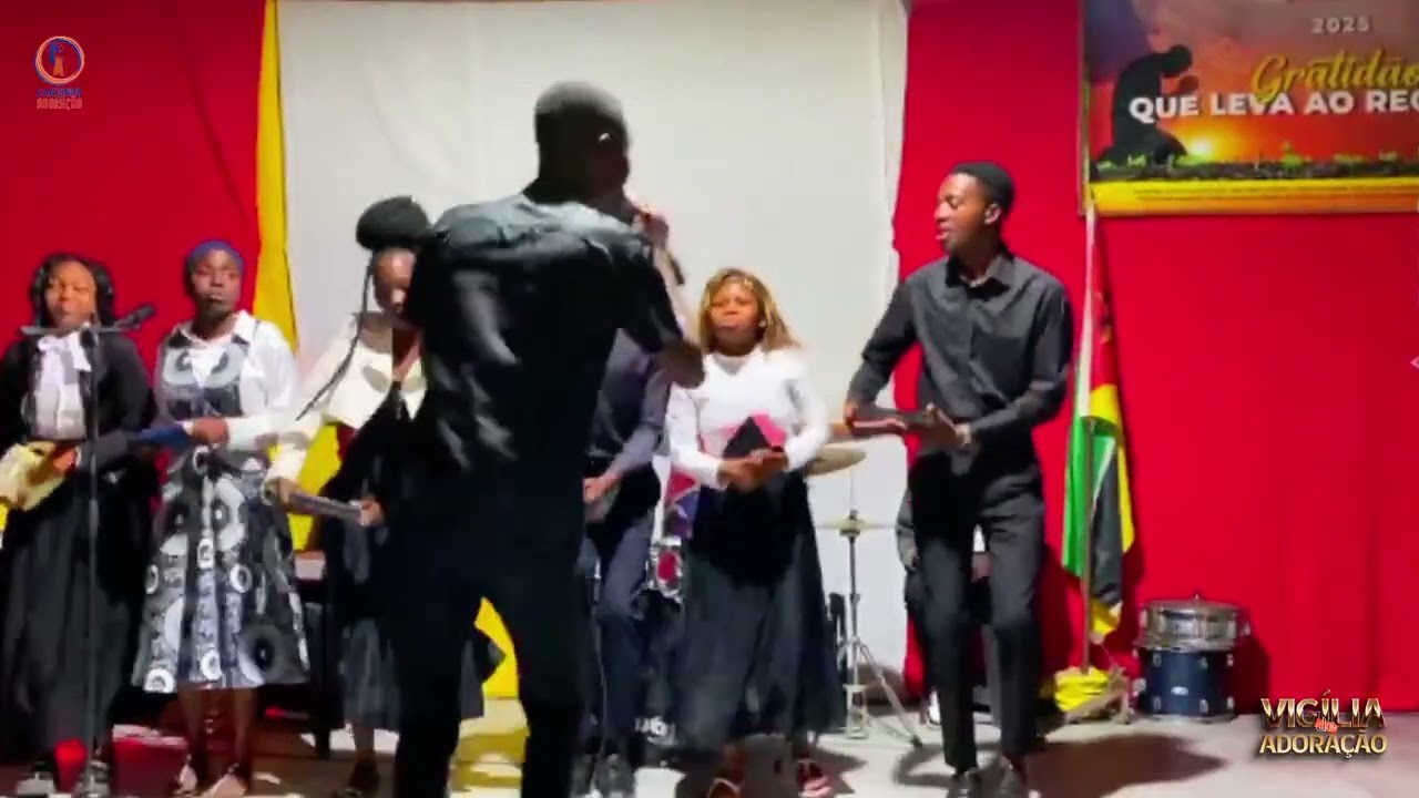 Vigília de Adoração feat Movidos pelo amor de Cristo,