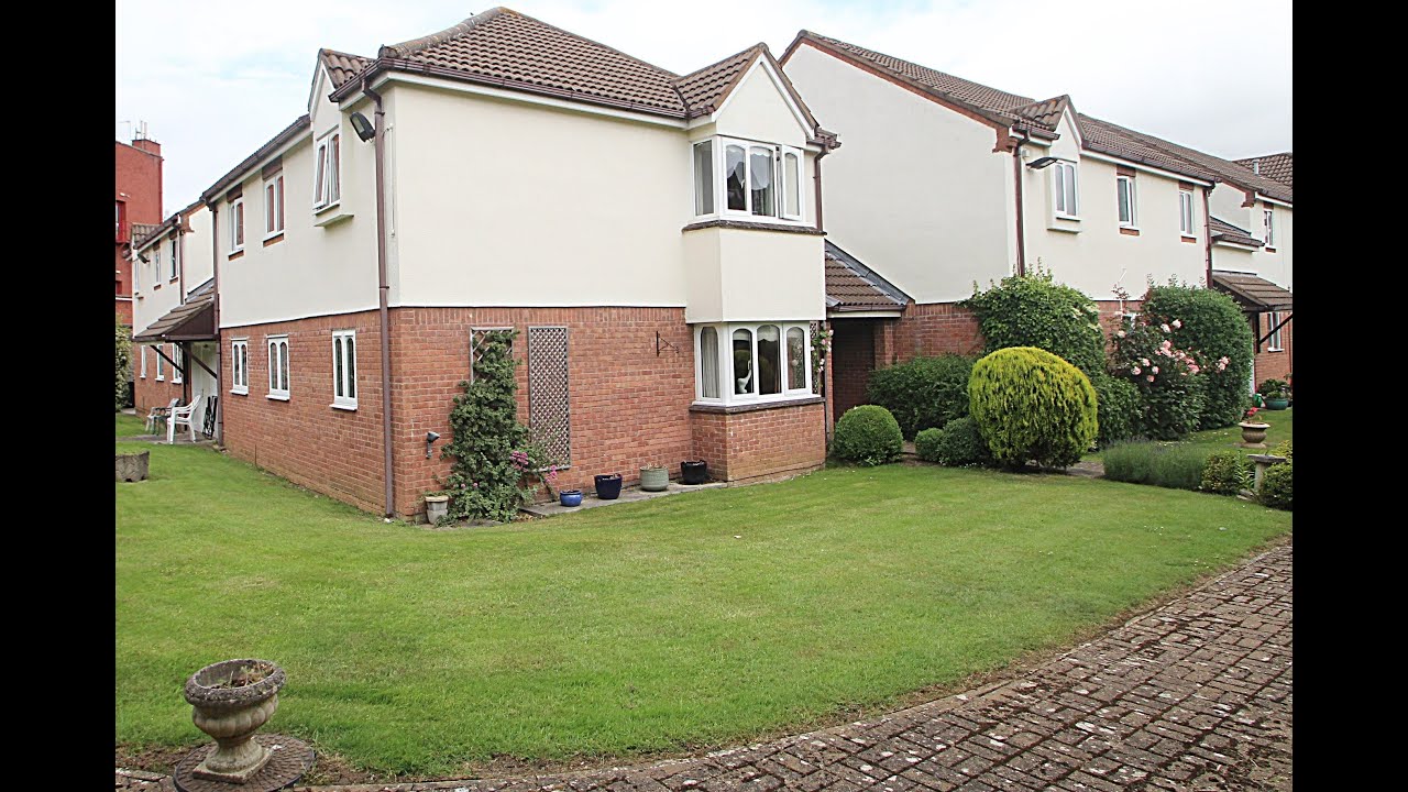 Excellent ground floor flat, for the over 60s, in Grange Close North